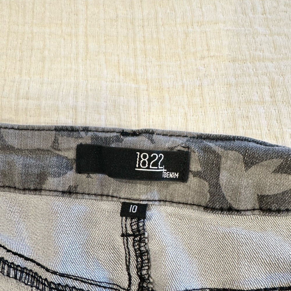 1822 Denim Gray Floral-Print Skinny Jeans - Picture 2 of 3